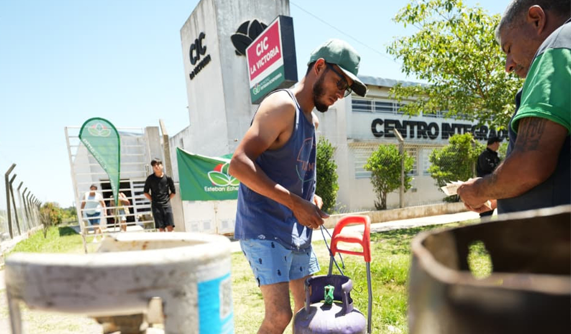 MONTE GRANDE SUR: EL MUNICIPIO REALIZÓ UN OPERATIVO DE RECARGA DE GARRAFAS A BAJO COSTO