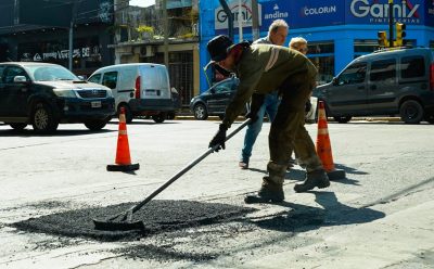 NUEVAS OBRAS DE BACHEO EN MONTE GRANDE