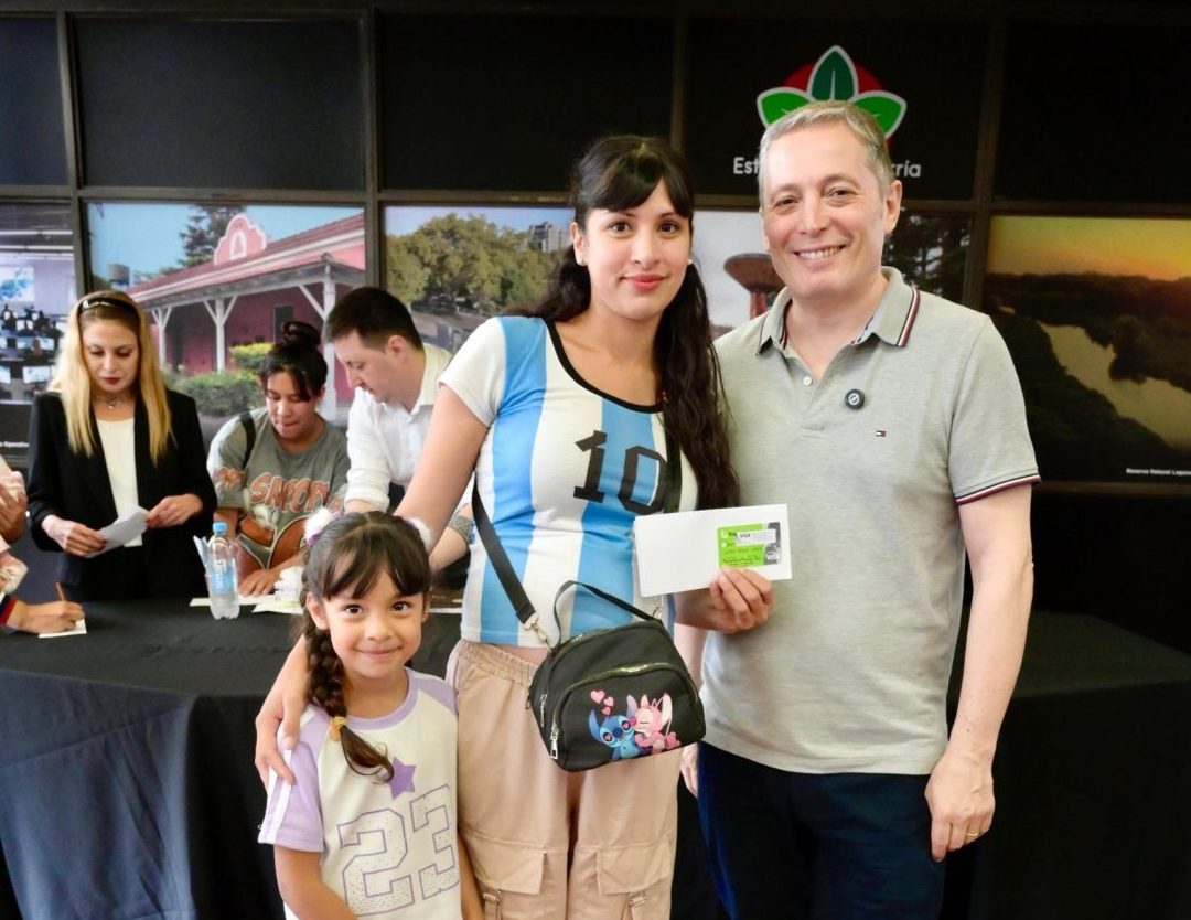 FERNANDO GRAY ENTREGÓ TARJETAS DEL PLAN MÁS VIDA A 86 FAMILIAS DEL DISTRITO