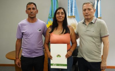 FERNANDO GRAY ENTREGÓ UN SUBSIDIO DESTINADO A COMPRAR UNA PRÓTESIS PARA EL TRATAMIENTO DE ESCOLIOSIS CONGÉNITA DE UNA NENA DE MONTE GRANDE SUR