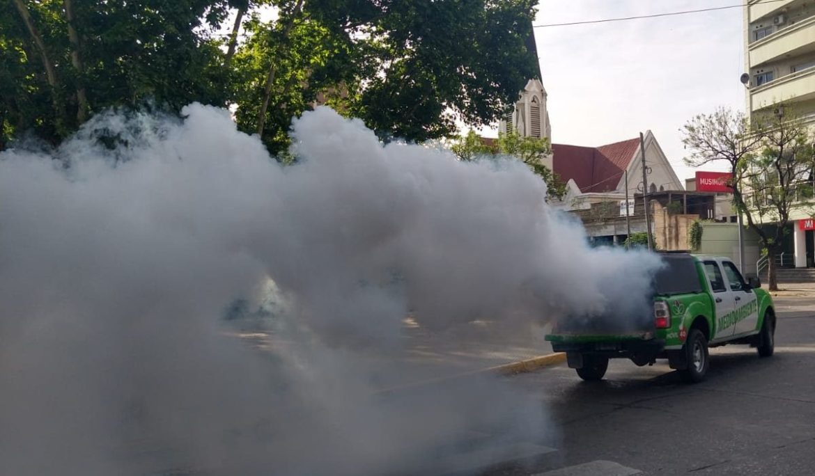 CONTINÚAN LAS TAREAS DE FUMIGACIÓN EN ESTEBAN ECHEVERRÍA