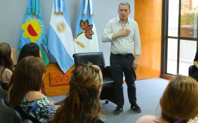 FERNANDO GRAY ENTREGÓ SILLAS DE RUEDAS A PERSONAS CON DIVERSOS PROBLEMAS DE SALUD