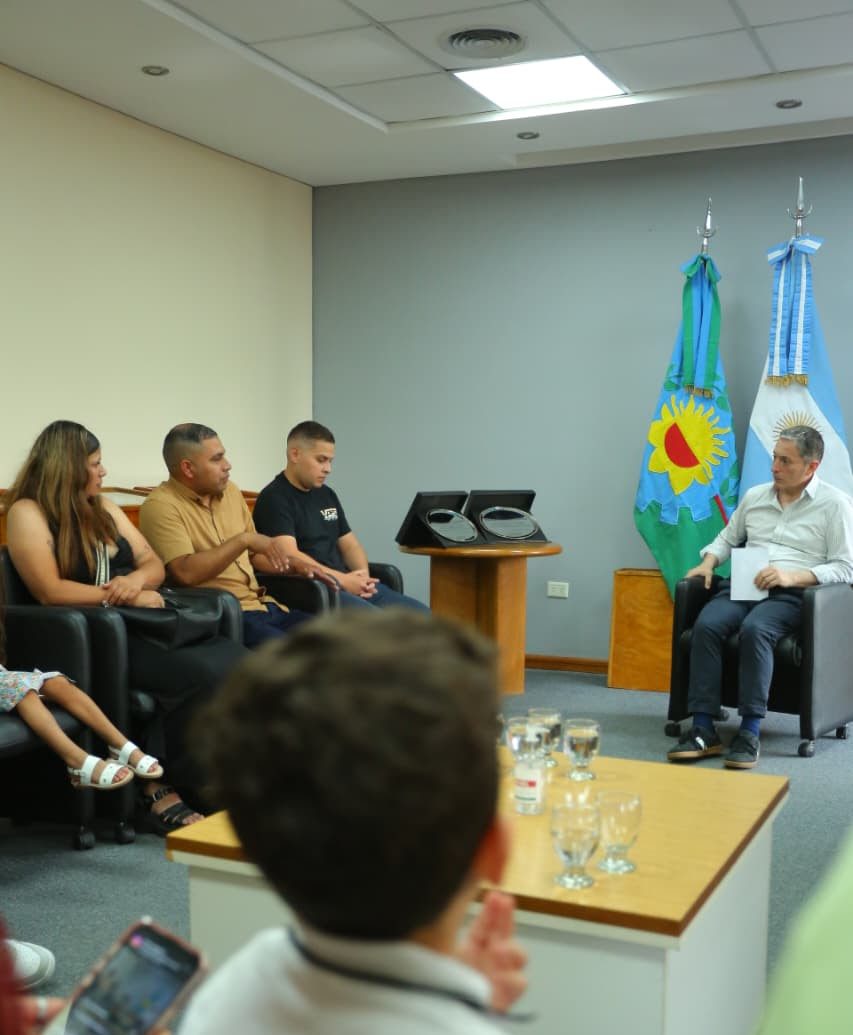 FERNANDO GRAY ENTREGÓ RECONOCIMIENTOS A DOS POLICÍAS HERIDOS EN CUMPLIMIENTO DEL DEBER