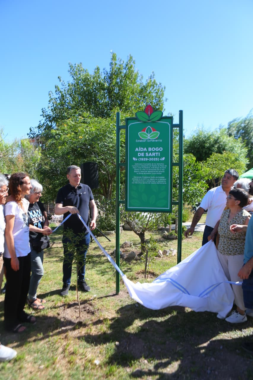 FERNANDO GRAY PARTICIPÓ DEL RENOMBRAMIENTO DE LA CALLE AÍDA BOGO DE SARTI