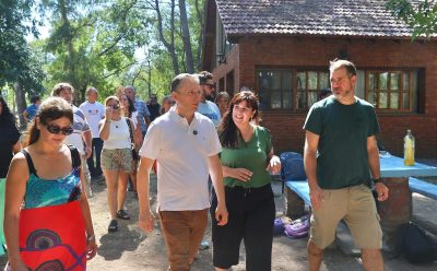 FERNANDO GRAY ENTREGÓ RECONOCIMIENTOS A ORGANIZACIONES EN LAS QUE SE DESARROLLÓ EL PROGRAMA ESCUELAS ABIERTAS EN VERANO 2026