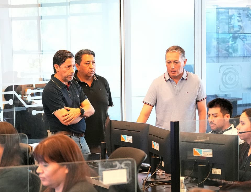 FERNANDO GRAY RECORRIÓ EL CENTRO OPERATIVO DE MONITOREO EN MONTE GRANDE 