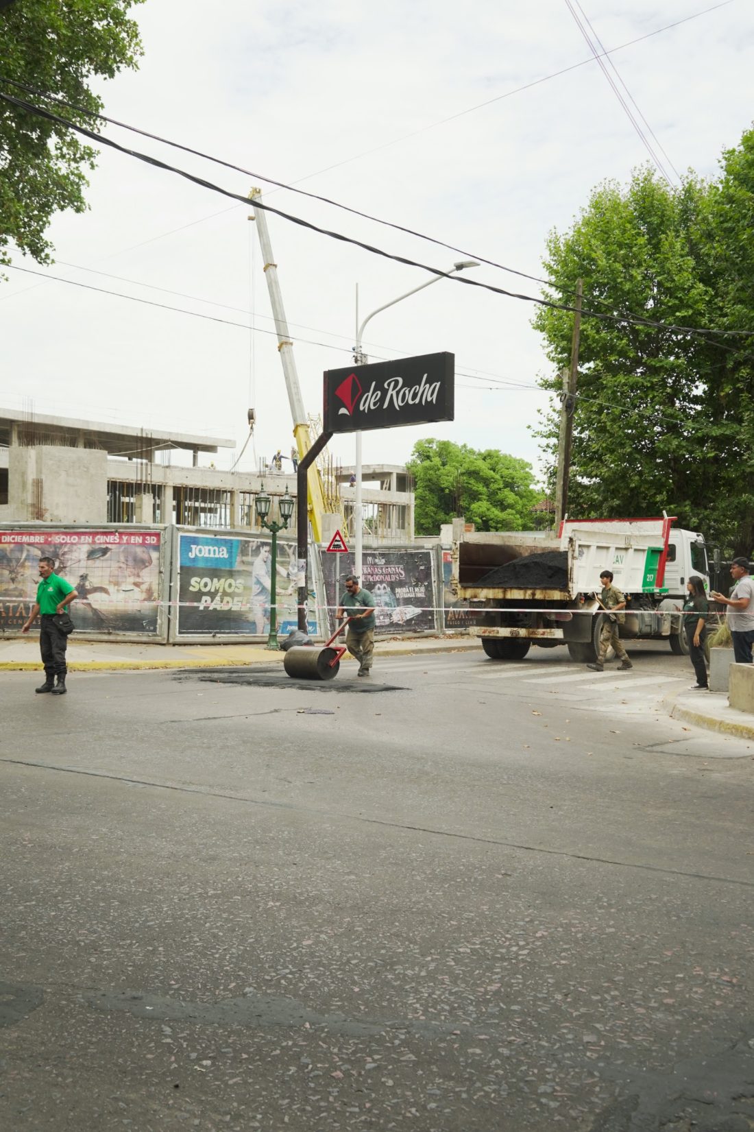 MONTE GRANDE: AVANZAN LAS OBRAS DE BACHEO EN LAS CALLES DEL DISTRITO