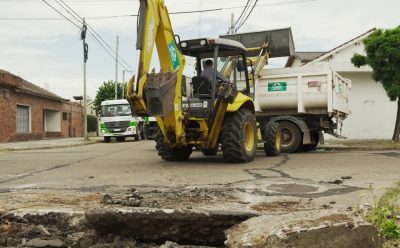 CONTINÚAN LOS TRABAJOS DE BACHEO EN MONTE GRANDE