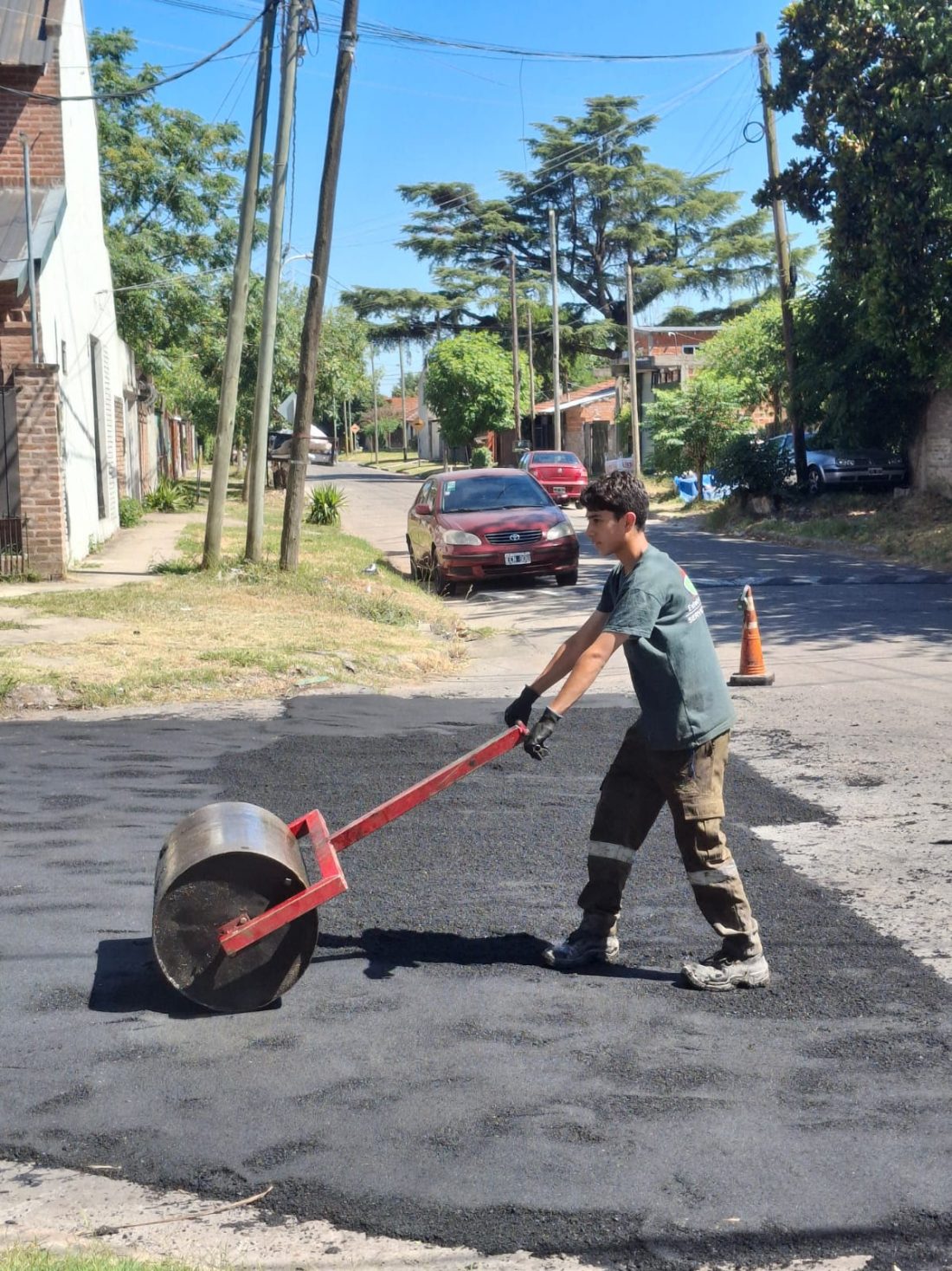 EL MUNICIPIO AVANZA CON LOS TRABAJOS DE BACHEO EN MONTE GRANDE
