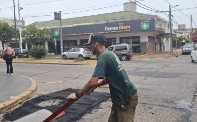 MONTE GRANDE: CONTINÚAN LAS OBRAS DE BACHEO EN CALLES Y AVENIDAS