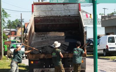 EL MUNICIPIO AVANZA CON LOS TRABAJOS DE BACHEO EN LUIS GUILLÓN