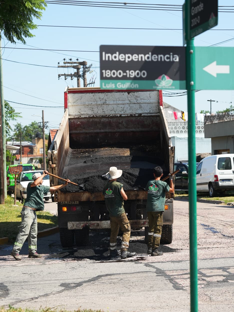 EL MUNICIPIO AVANZA CON LOS TRABAJOS DE BACHEO EN LUIS GUILLÓN