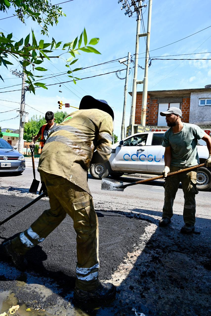 MONTE GRANDE: CONTINÚAN LAS OBRAS DE BACHEO EN CALLES Y AVENIDAS