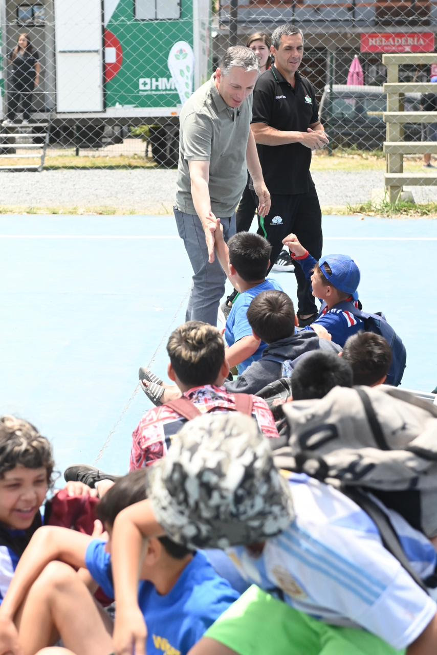 FERNANDO GRAY VISITÓ LA COLONIAFERNANDO GRAY VISITÓ LA COLONIA DE VERANO MUNICIPALFERNANDO GRAY VISITÓ LA COLONIA