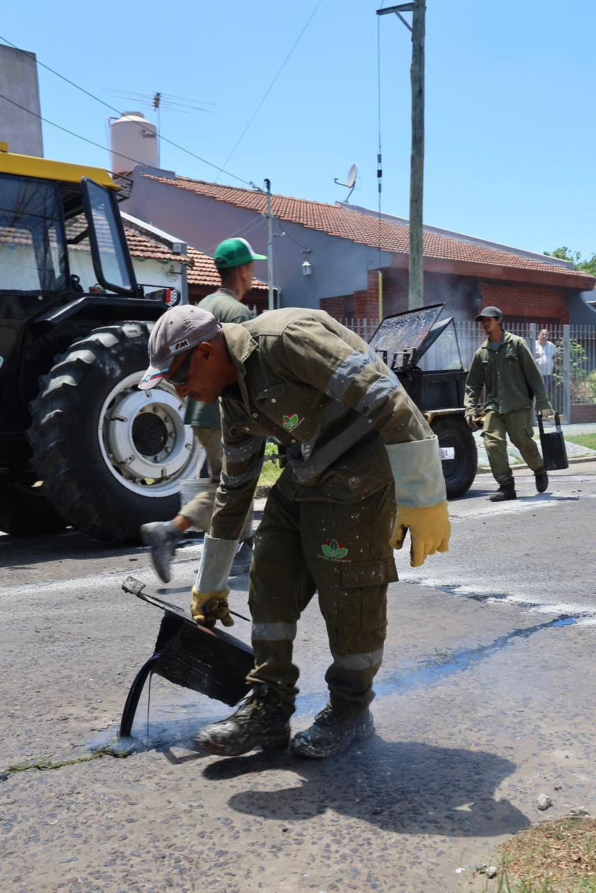 MONTE GRANDE: CONTINÚAN LAS TAREAS DE TOMADO DE JUNTAS EN LAS CALLES Y AVENIDAS