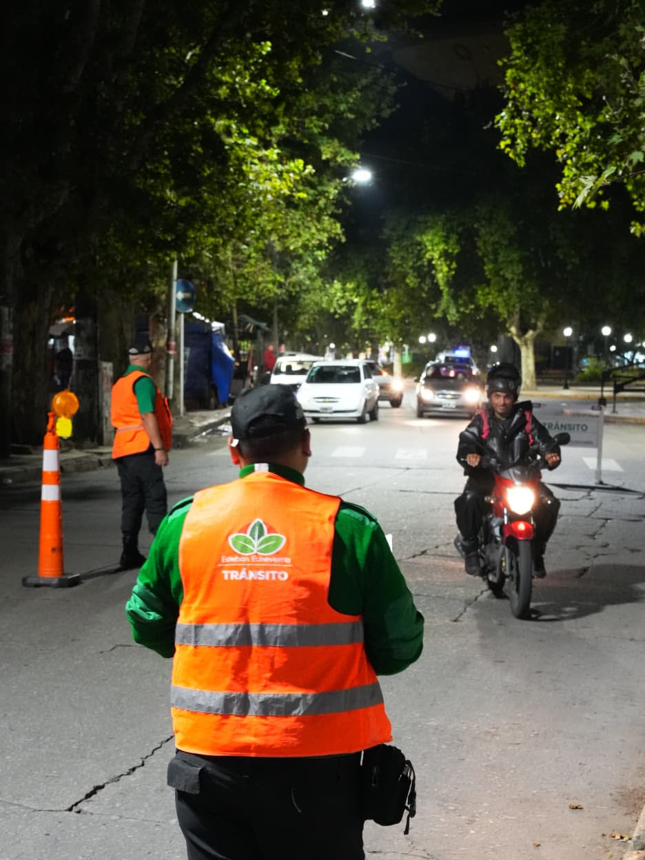 OPERATIVOS DE SEGURIDAD Y CONTROL VEHICULAR EN PLAZAS DE MONTE GRANDE 