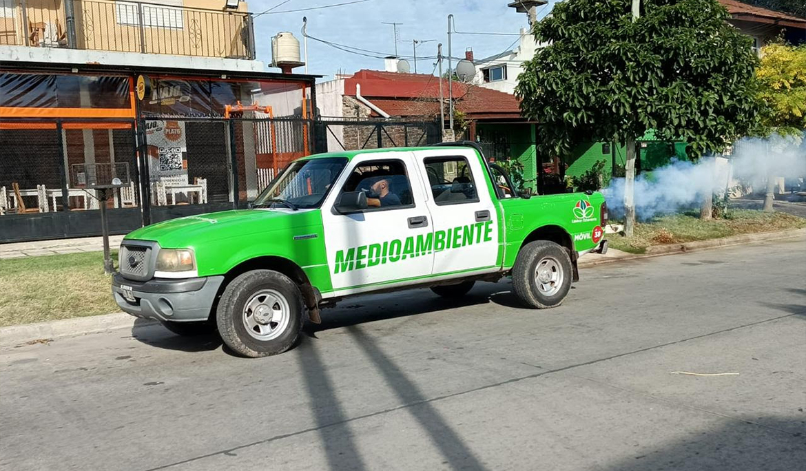 CONTINÚAN LOS OPERATIVOS DE FUMIGACIÓN EN EL DISTRITO