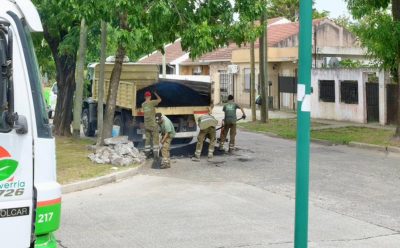 EL MUNICIPIO AVANZA CON LOS TRABAJOS DE BACHEO EN MONTE GRANDE