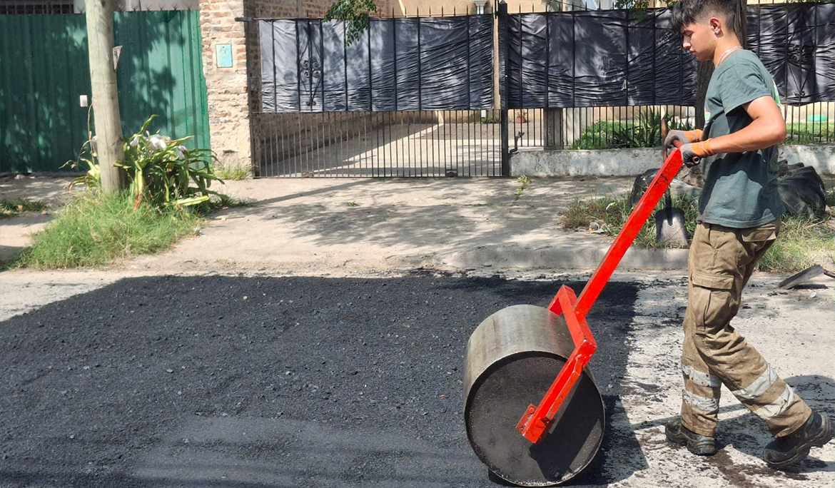 MÁS TRABAJOS DE BACHEO EN EL JAGÜEL