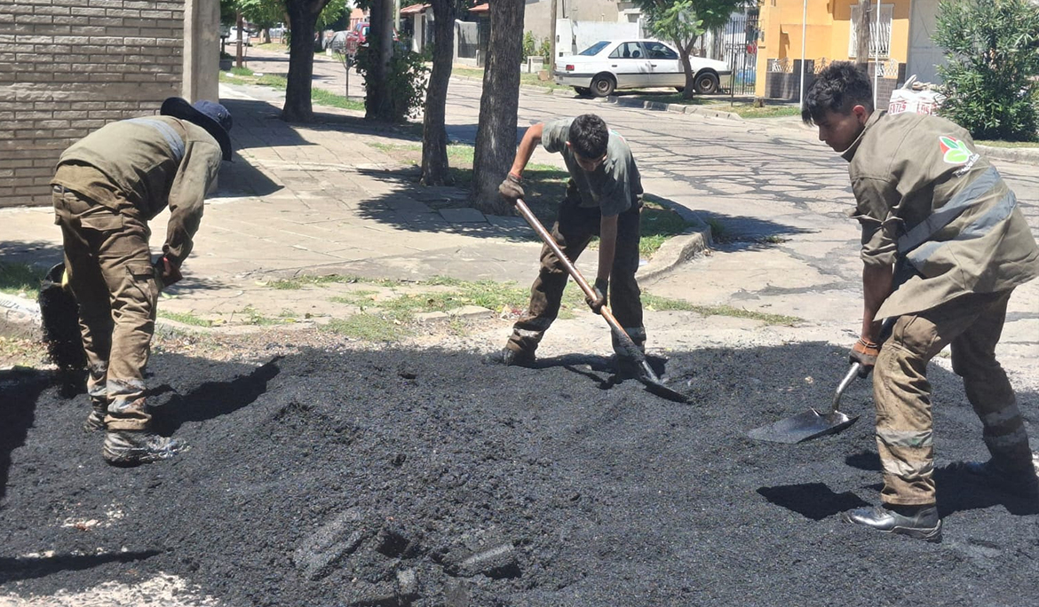 MONTE GRANDE: SIGUEN ADELANTE LOS TRABAJOS DE BACHEO