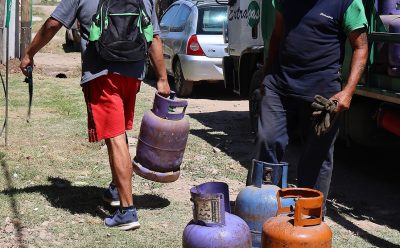 MONTE GRANDE SUR: NUEVO OPERATIVO DE RECARGA DE GARRAFAS A PRECIO SOCIAL EN EL BARRIO EL TRIUNFO