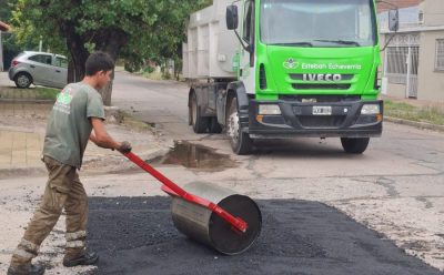 LUIS GUILLÓN: NUEVAS OBRAS DE BACHEO CON ASFALTO CALIENTE