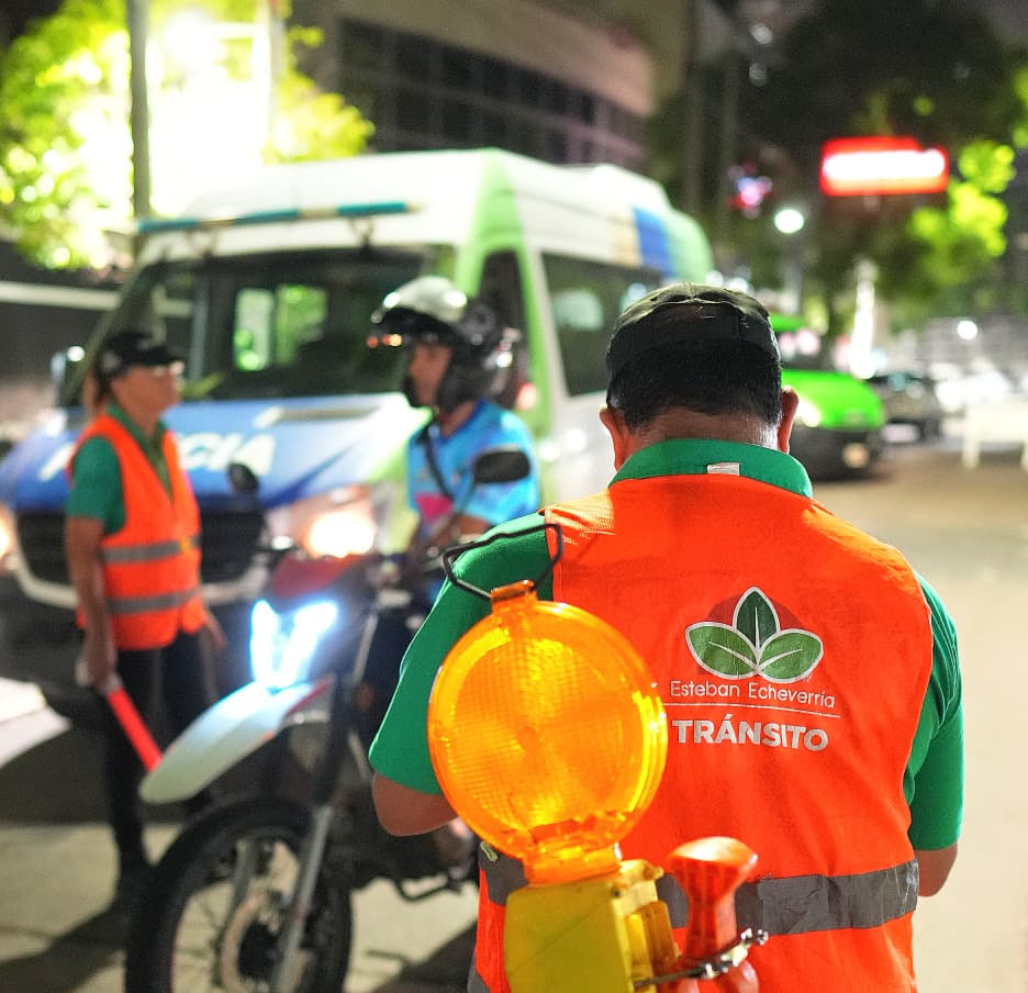 OPERATIVOS DE SEGURIDAD Y CONTROL VEHICULAR EN PLAZAS DE MONTE GRANDE Y EL JAGÜEL