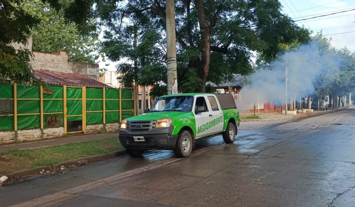 CONTINÚAN LOS OPERATIVOS DE FUMIGACIÓN EN EL DISTRITO