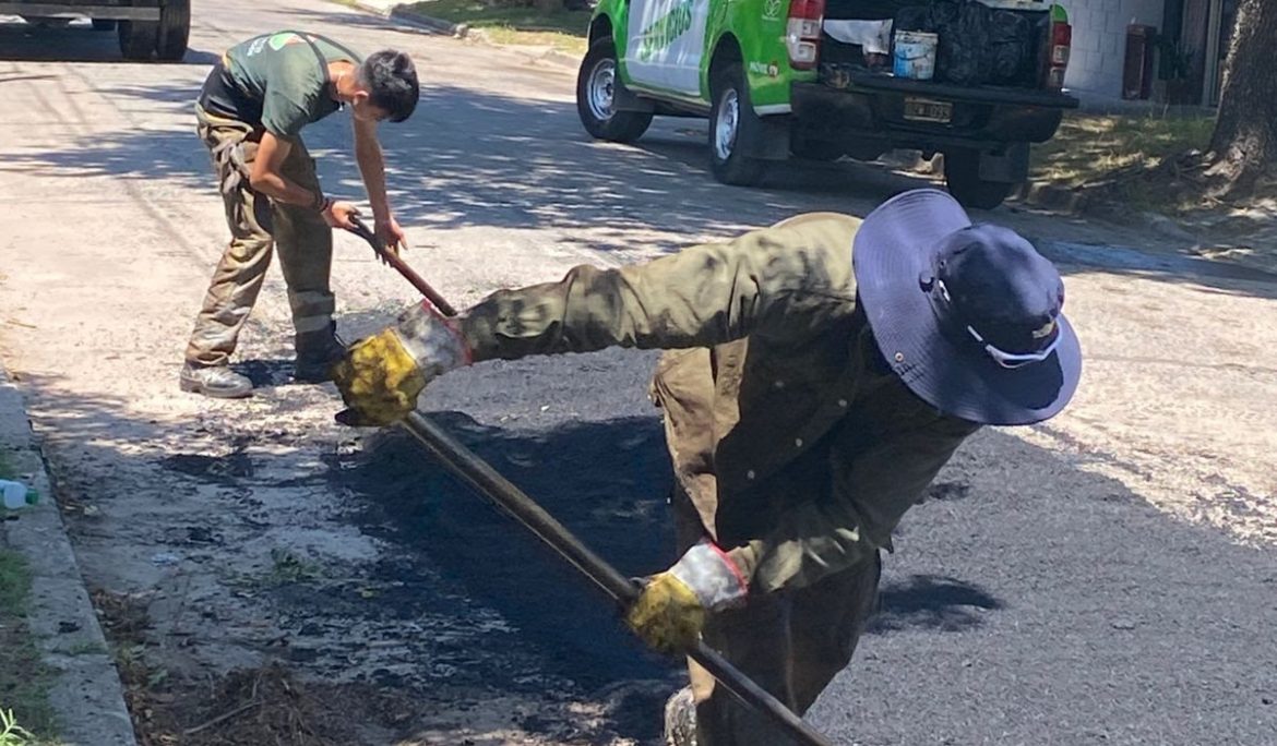 NUEVOS TRABAJOS DE BACHEO EN MONTE GRANDE