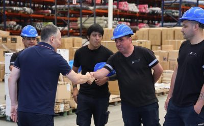 FERNANDO GRAY RECORRIÓ LA PLANTA DE LA EMPRESA ÁREA 54