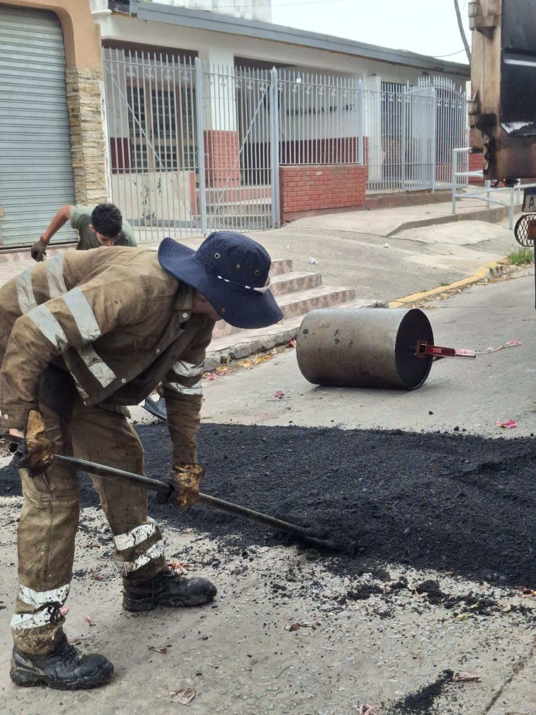 NUEVAS OBRAS DE BACHEO EN LUIS GUILLÓN
