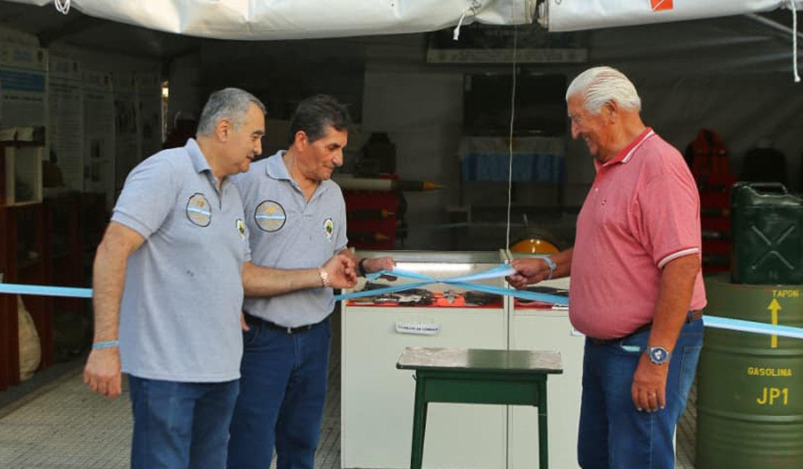 CON EL DESFILE DE LOS VETERANOS DE GUERRA DE ESTEBAN ECHEVERRÍA, COMENZÓ LA SEMANA DE MALVINAS EN EL DISTRITO
