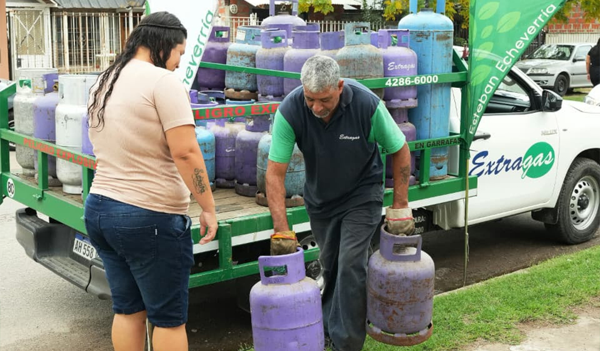 EL MUNICIPIO REALIZÓ UN OPERATIVO DE RECARGA DE GARRAFAS A PRECIO ECONÓMICO EN CANNING