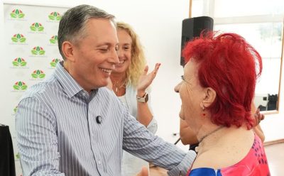 FERNANDO GRAY ENTREGÓ TABLETS Y RECONOCIMIENTOS A LAS PARTICIPANTES DEL TALLER DE NARRACIÓN