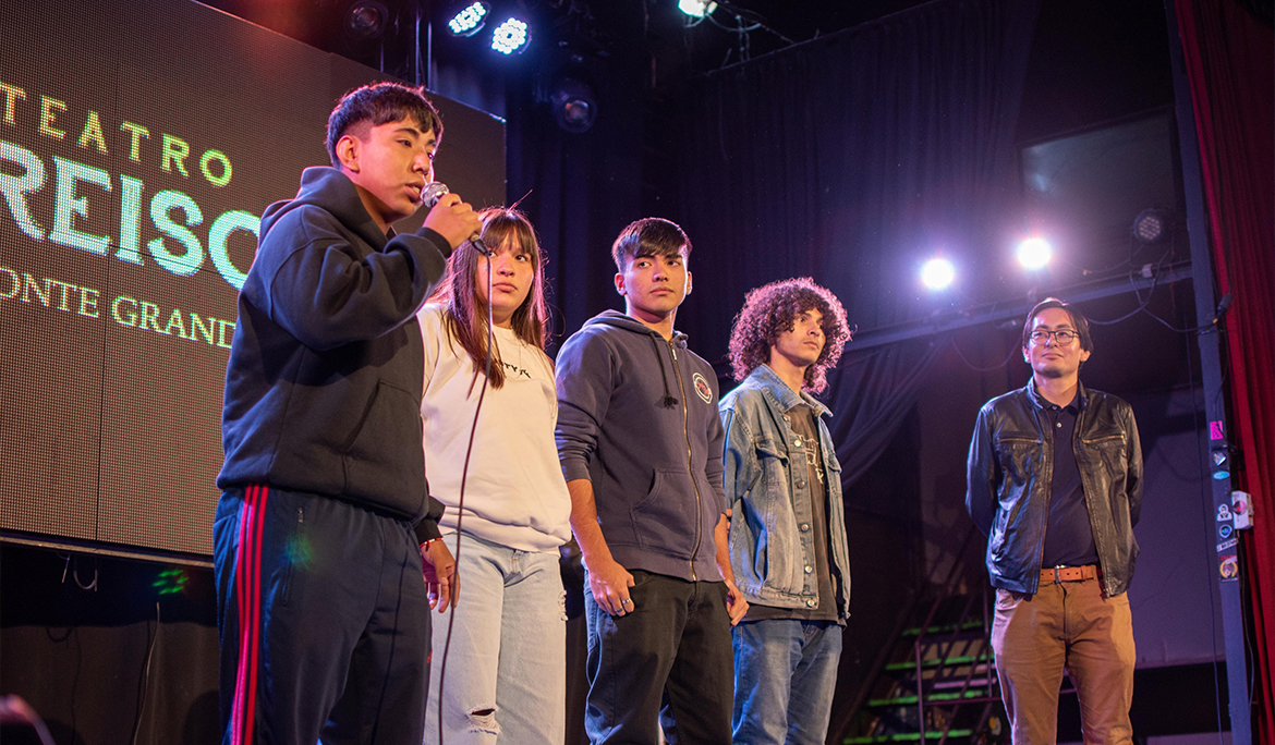 SE REALIZÓ LA MUESTRA DISTRITAL DEL PROGRAMA JÓVENES Y MEMORIA EN EL TEATRO GREISON