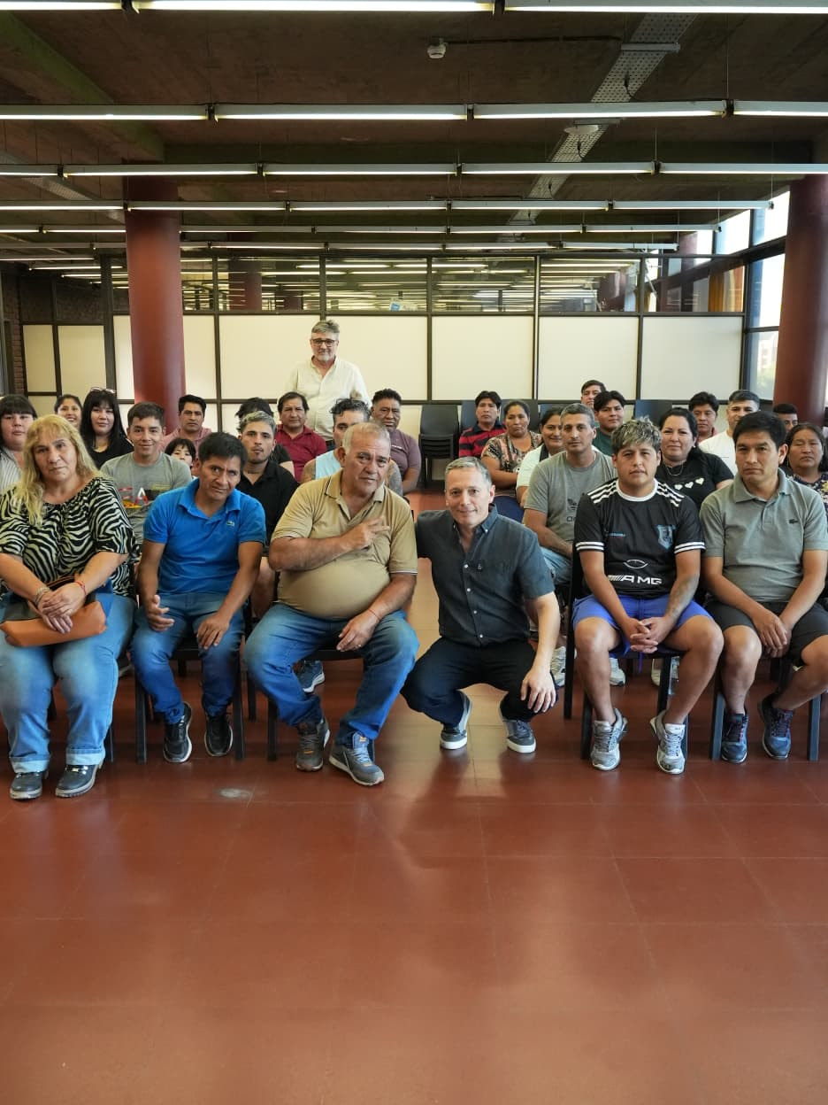 FERNANDO GRAY SE REUNIÓ CON VECINOS DEL BARRIO ALTOS DE LA CALANDRIA