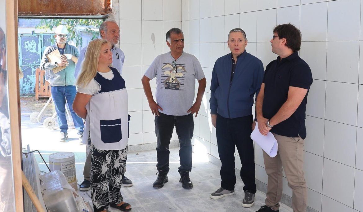 FERNANDO GRAY RECORRIÓ LAS OBRAS QUE SE EJECUTAN EN LA ESCUELA PRIMARIA N° 17