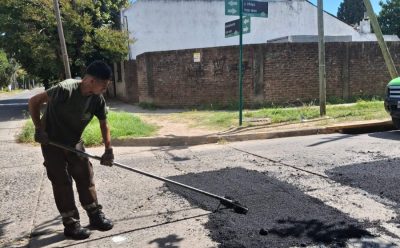 AVANZAN LOS TRABAJOS DE BACHEO EN LUIS GUILLÓN