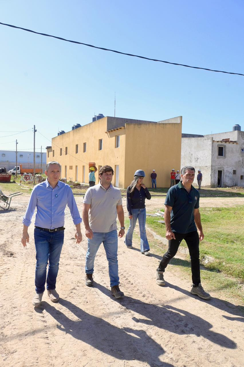 FERNANDO GRAY RECORRIÓ EL AVANCE DE LAS OBRAS EN EL COMPLEJO HABITACIONAL DEL BARRIO SAN AGUSTÍN