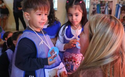 EL MUNICIPIO COMENZÓ CON LA ENTREGA DE PINTORCITOS PARA CHICAS Y CHICOS DEL DISTRITO