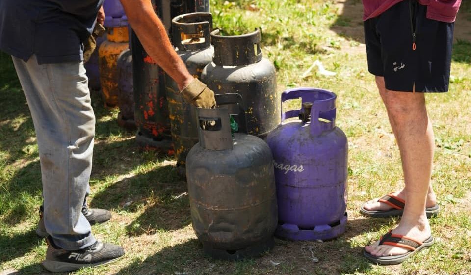 MONTE GRANDE: EL MUNICIPIO REALIZÓ UN OPERATIVO DE RECARGA DE GARRAFAS A BAJO COSTO