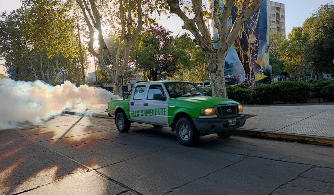 CONTINÚAN LOS OPERATIVOS DE FUMIGACIÓN EN EL DISTRITO