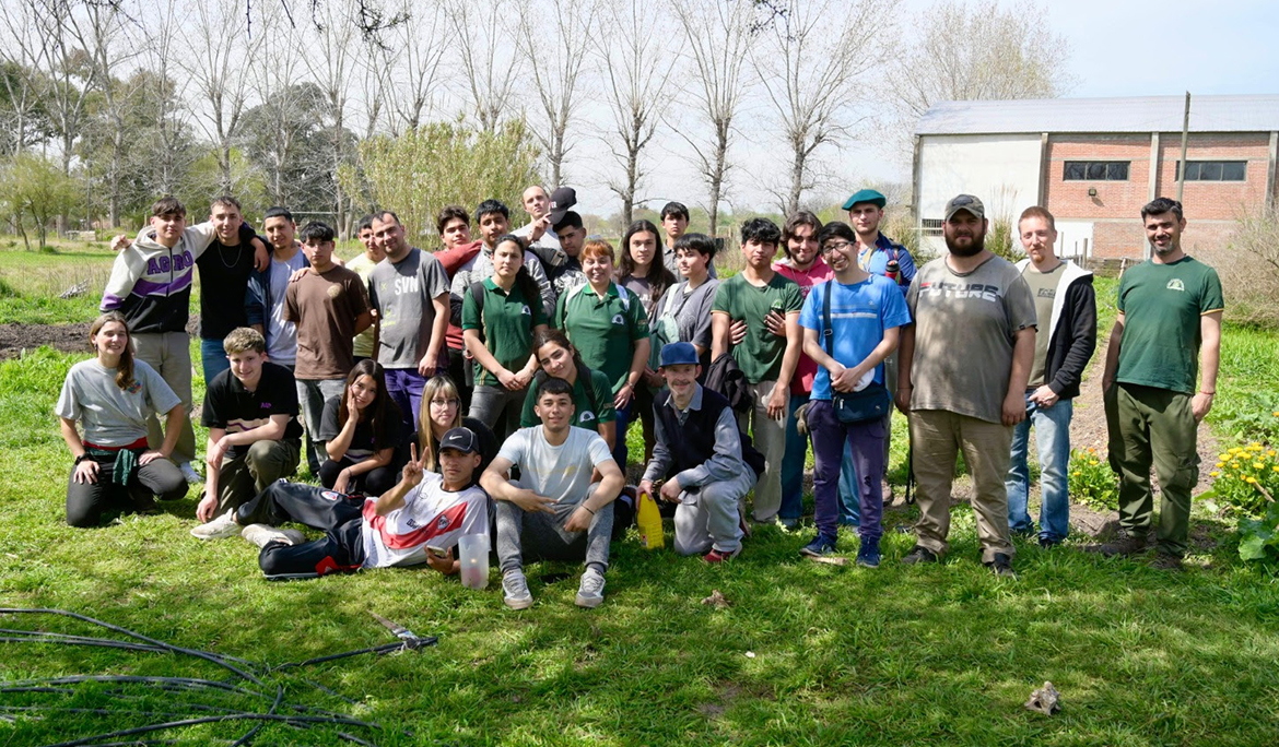 EL FONDO DE JUVENTUD Y ACCIÓN CLIMÁTICA DE BLOOMBERG PHILANTHROPIES CELEBRA EL IMPACTO POSITIVO EN ESTEBAN ECHEVERRÍA