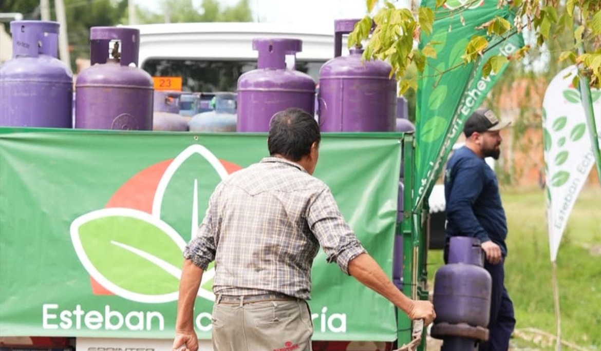 EL MUNICIPIO REALIZÓ UN OPERATIVO DE RECARGA DE GARRAFAS EN MONTE GRANDE SUR