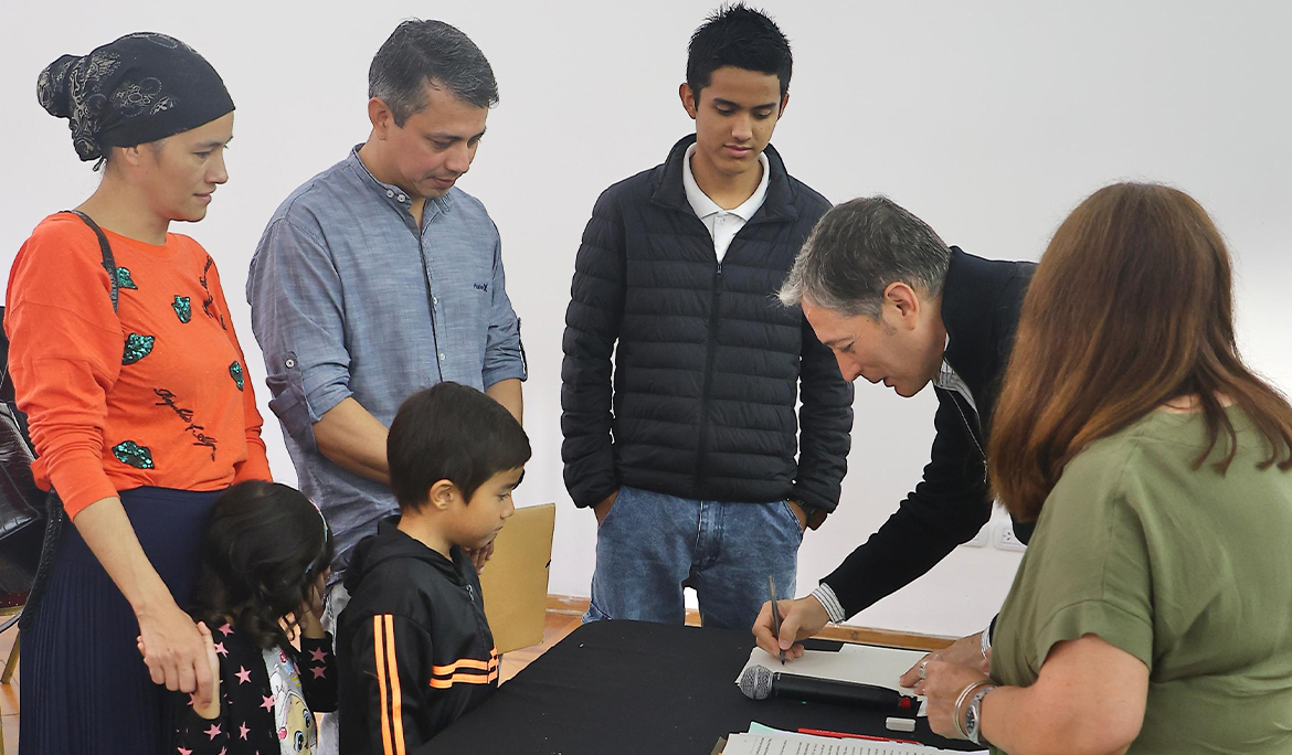 FERNANDO GRAY ENCABEZÓ LA TOMA DE FIRMAS DE ESCRITURAS DE VIVIENDAS PARA 139 FAMILIAS DEL DISTRITO