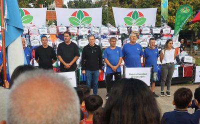 FERNANDO GRAY ENTREGÓ CAMISETAS A EQUIPOS QUE INTEGRAN LA FEFIJEE Y PARTICIPÓ DE LA CEREMONIA DE APERTURA DEL TORNEO LUCIO “CHINO” HIGUERAS