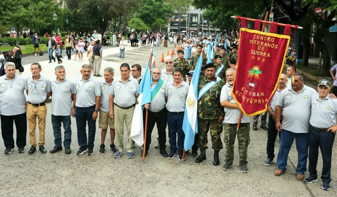 LOS VETERANOS DE GUERRA DE ESTEBAN ECHEVERRÍA CERRARON LA SEMANA DE MALVINAS CON EL CLÁSICO DESFILE DEL 2 DE ABRIL