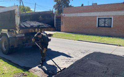 MONTE GRANDE: NUEVAS OBRAS DE BACHEO CON ASFALTO CALIENTE