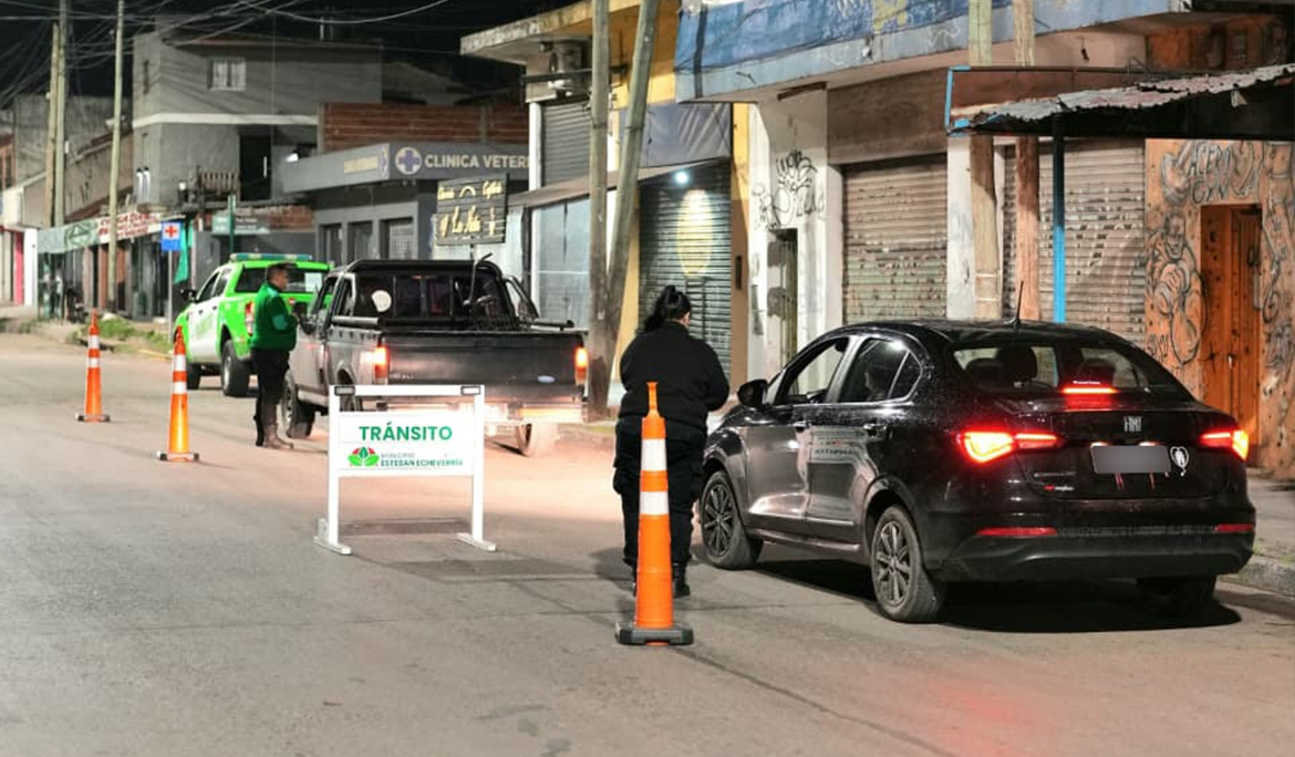 OPERATIVOS DE SEGURIDAD Y CONTROL VEHICULAR EN MONTE GRANDE Y 9 DE ABRIL