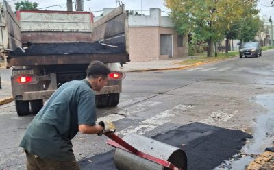 BACHEO EN MONTE GRANDE PARA SEGUIR MEJORANDO LA SEGURIDAD VIAL